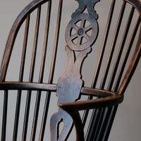 19th century Windsor wheelback armchair in ash and elm