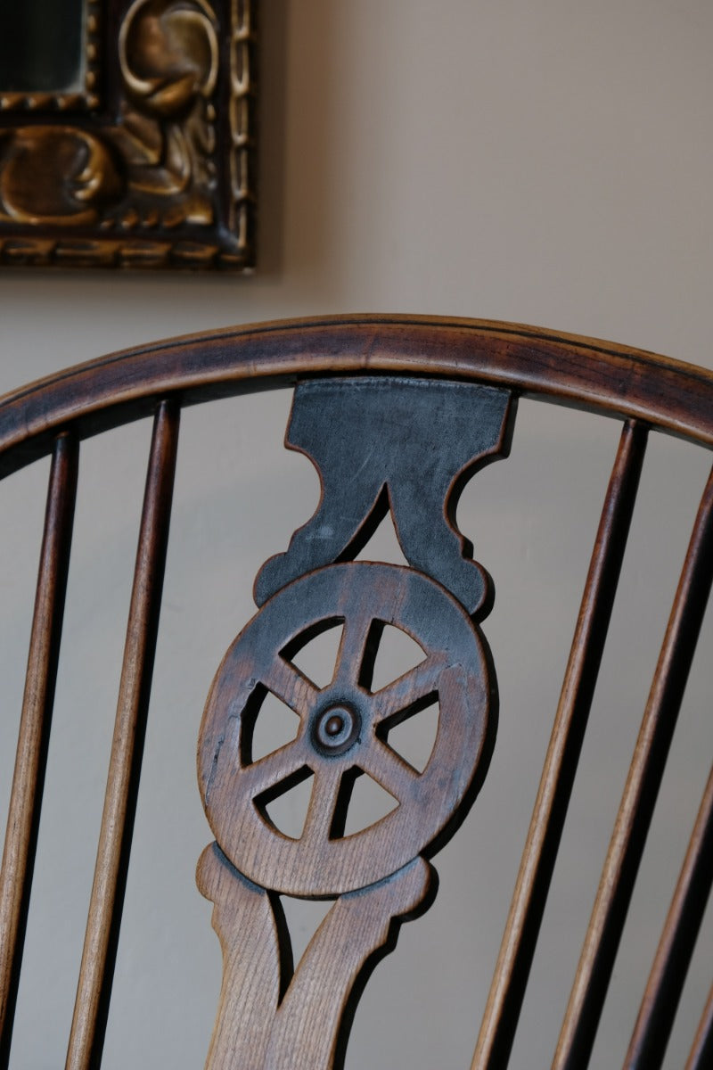 19th century Windsor wheelback armchair in ash and elm