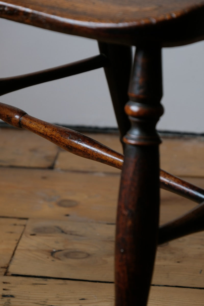 19th century Windsor wheelback armchair in ash and elm