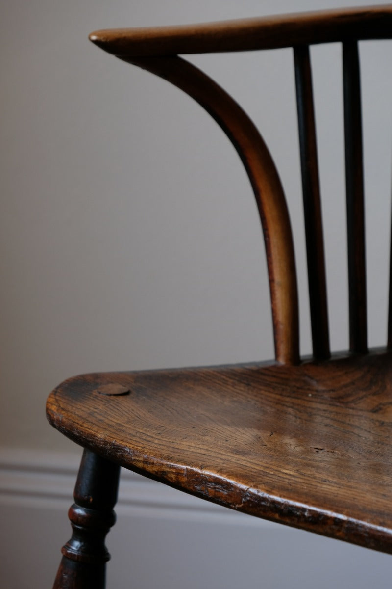 19th century Windsor wheelback armchair in ash and elm