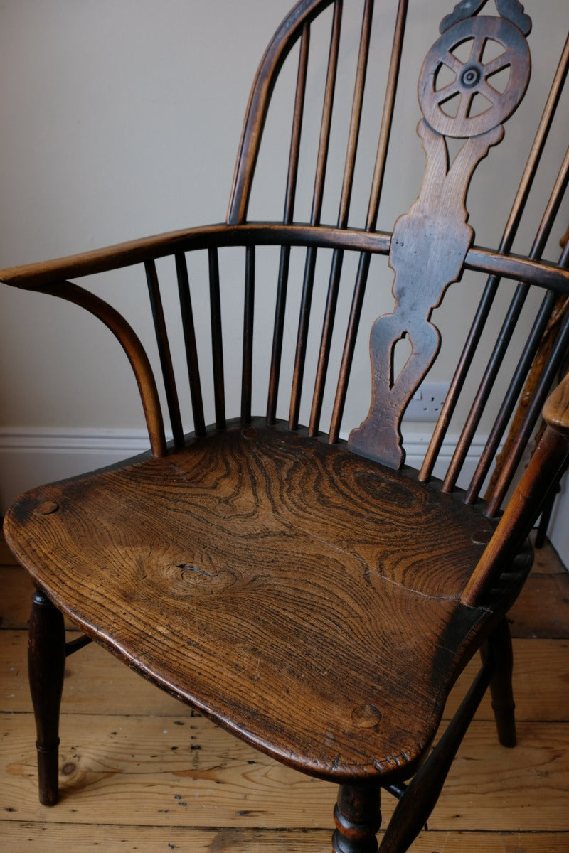 19th century Windsor wheelback armchair in ash and elm