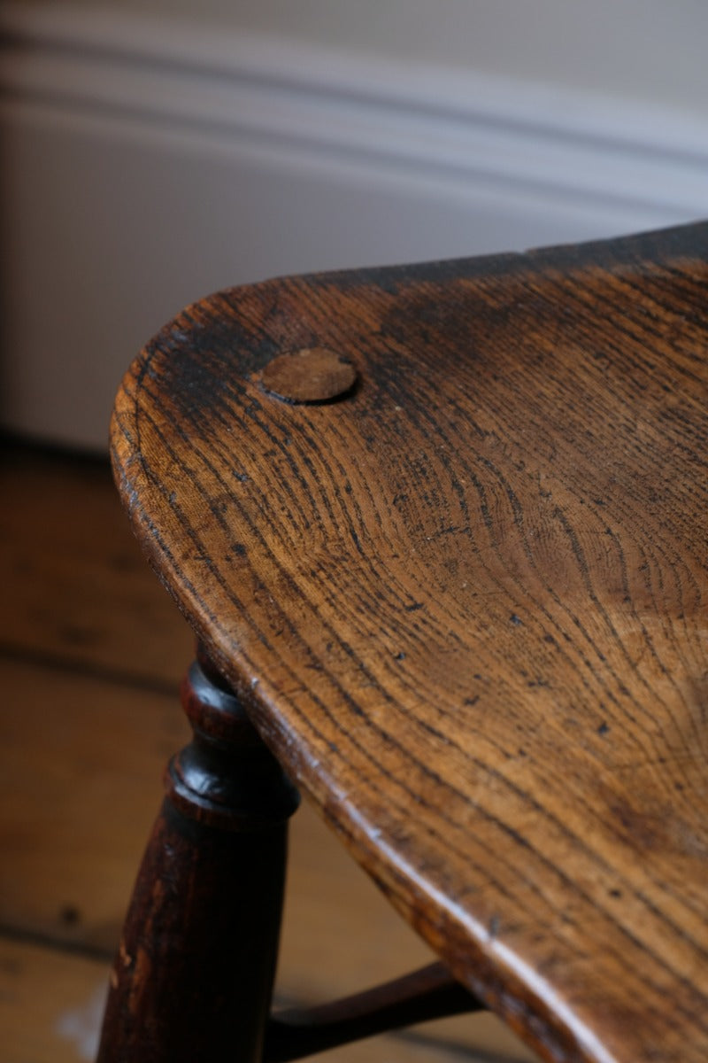 19th century Windsor wheelback armchair in ash and elm