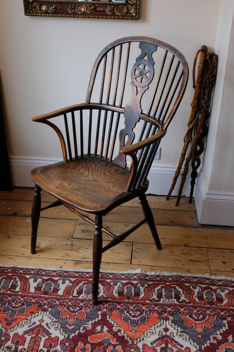 19th century Windsor wheelback armchair in ash and elm