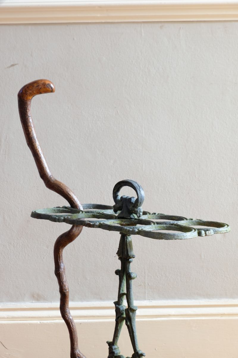 Cast-iron umbrella stick stand 19th century fleur-de-lis
