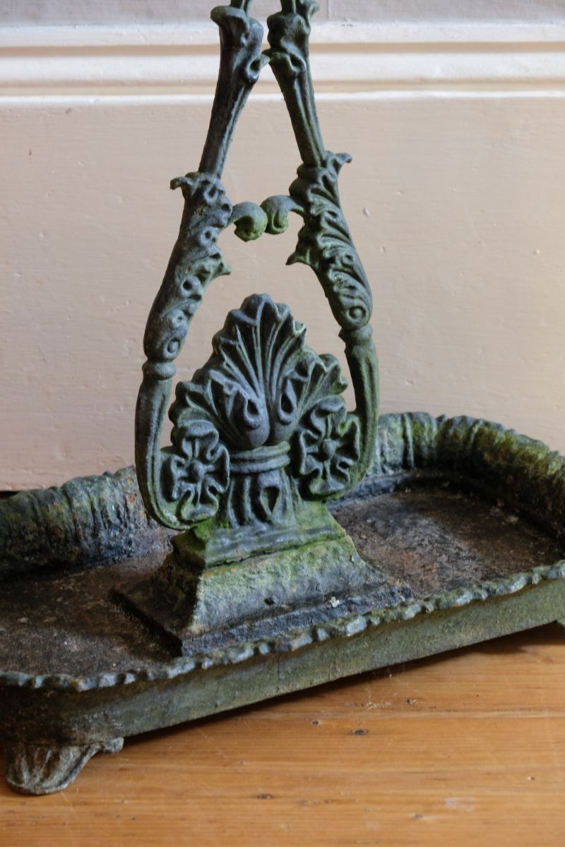 Pie crust drip tray cast iron umbrella stand antique