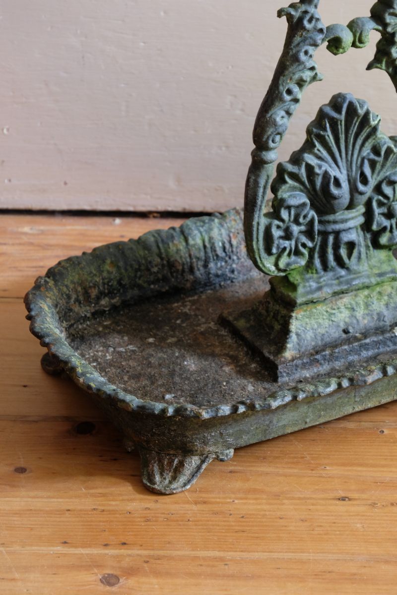 Cast-iron umbrella stick stand 19th century fleur-de-lis