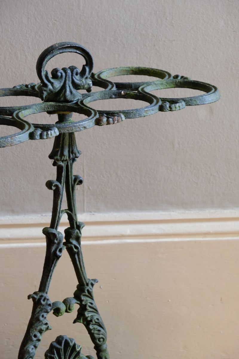 Cast-iron umbrella stick stand 19th century fleur-de-lis