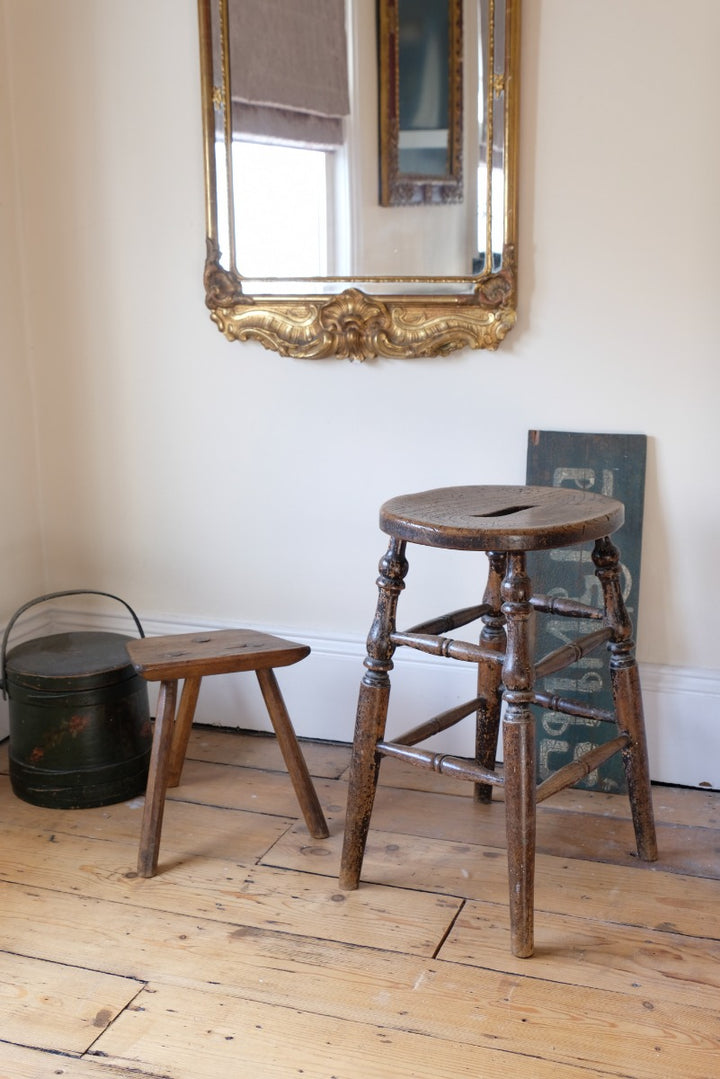 Elm Oval Top Stool On Four Turned Legs - Circa 1860