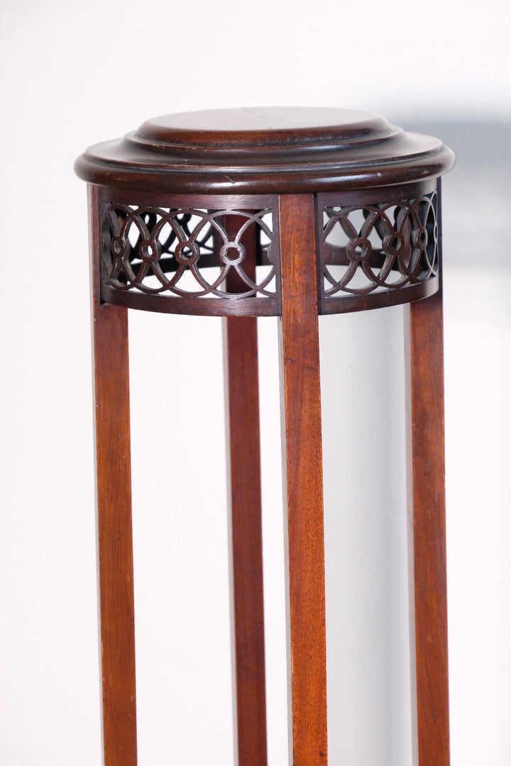 The Enduring Elegance of the Georgian Mahogany Torchère
