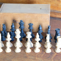 Staunton pattern boxwood & ebonised chess set