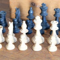 Staunton pattern boxwood & ebonised chess set