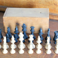 Staunton pattern boxwood & ebonised chess set