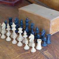 Staunton pattern boxwood & ebonised chess set