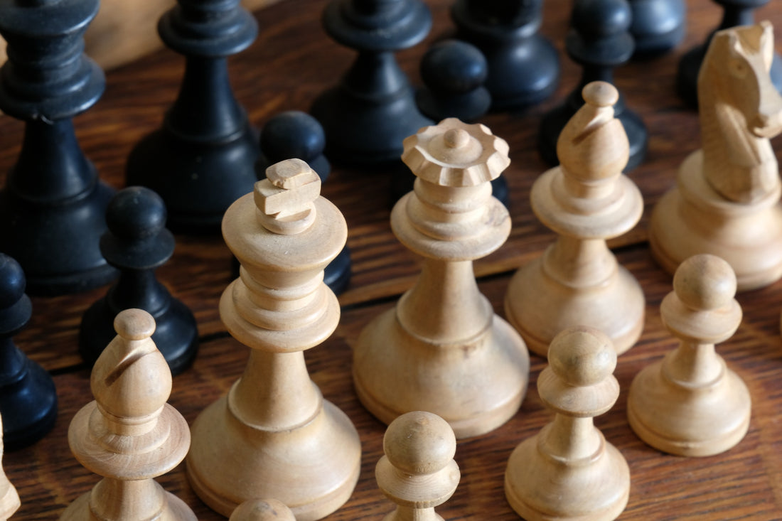 Staunton pattern boxwood & ebonised chess set