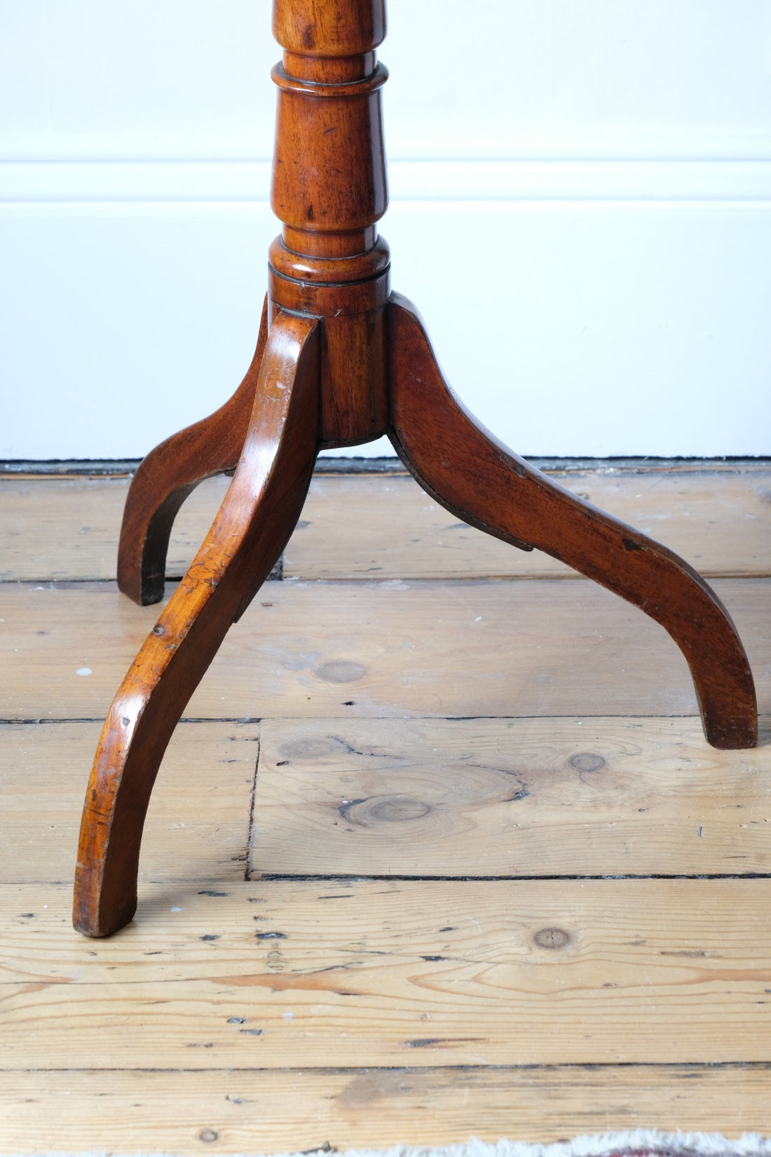 Antique flame mahogany oval wine table - George III