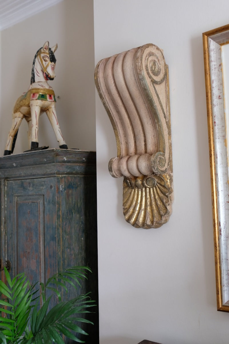 Architectural Pair Of Carved Giltwood Oak Corbels