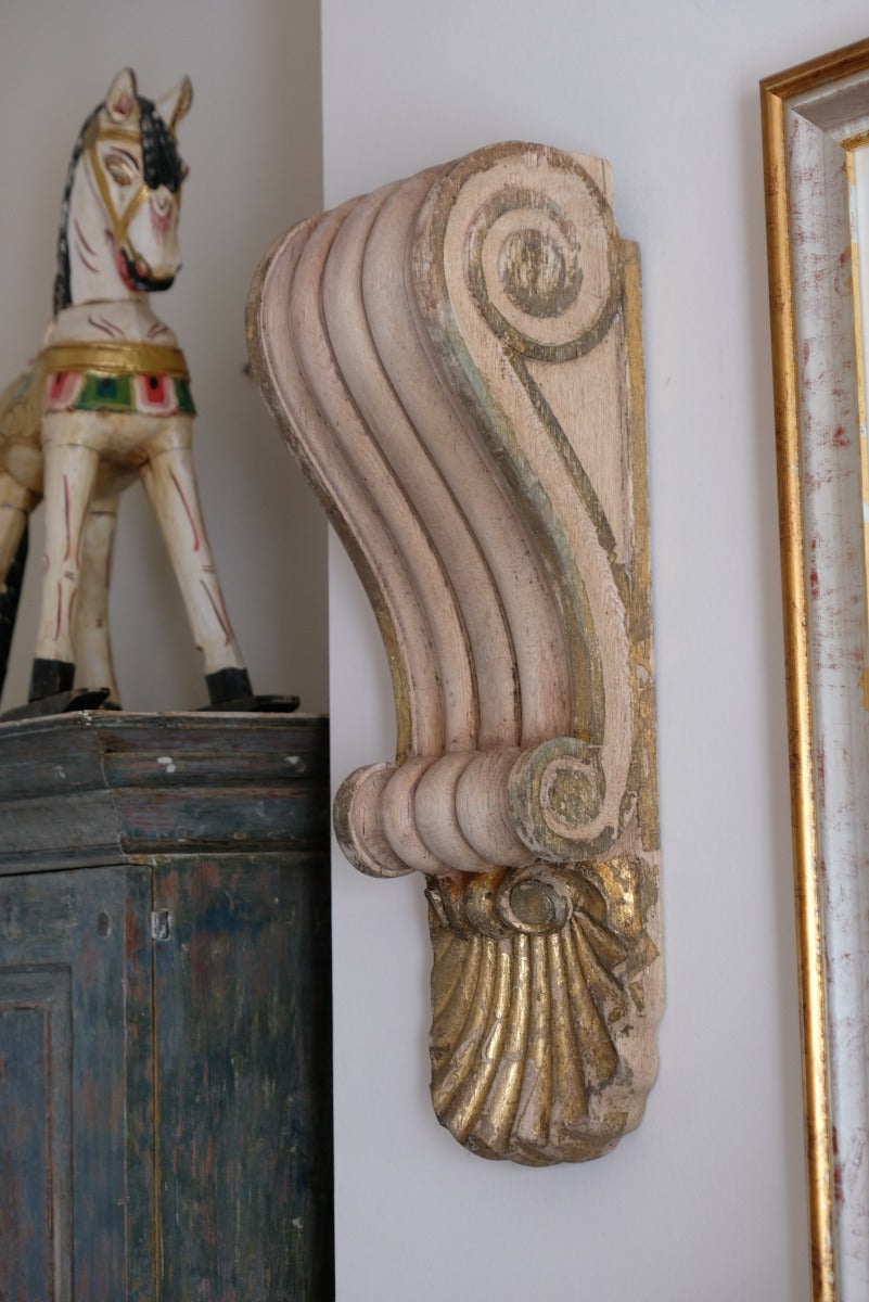 Architectural Pair Of Carved Giltwood Oak Corbels