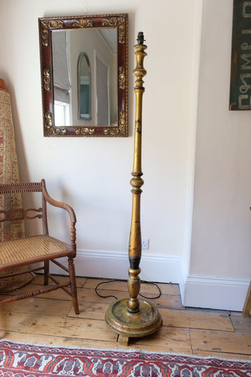 Chinoiserie standard lamp giltwood painted with a turned column circa 1910