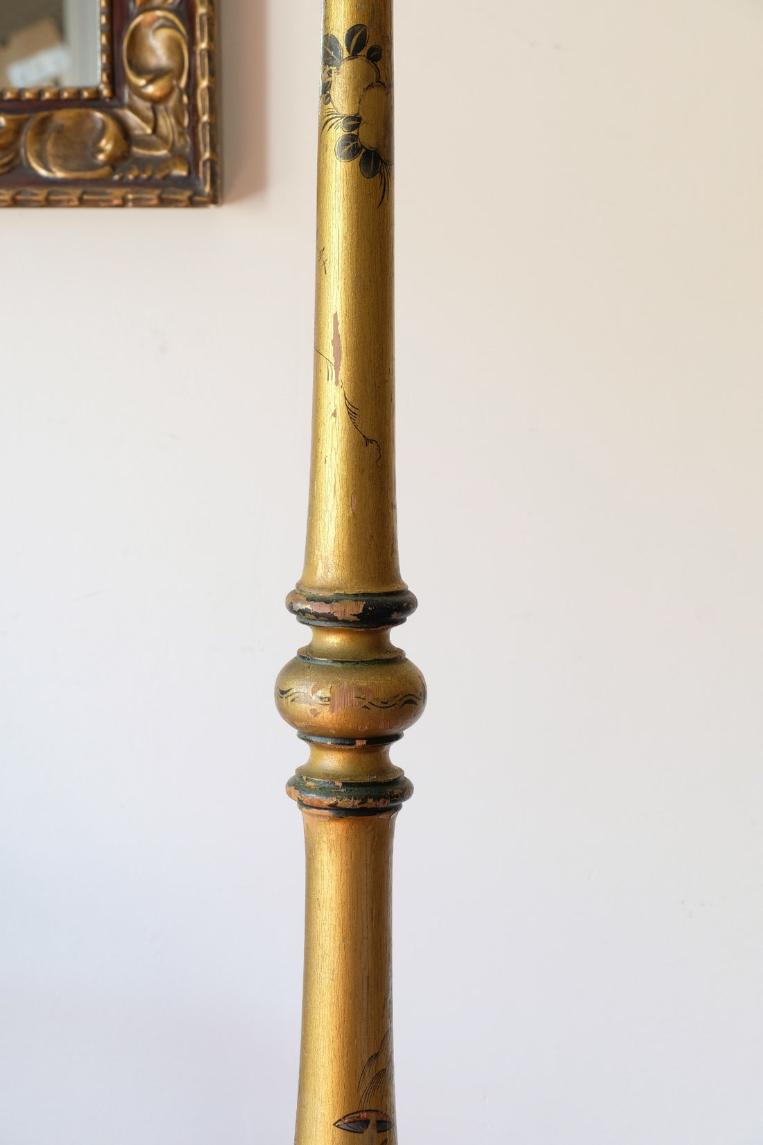 Chinoiserie standard lamp with giltwood and painted column