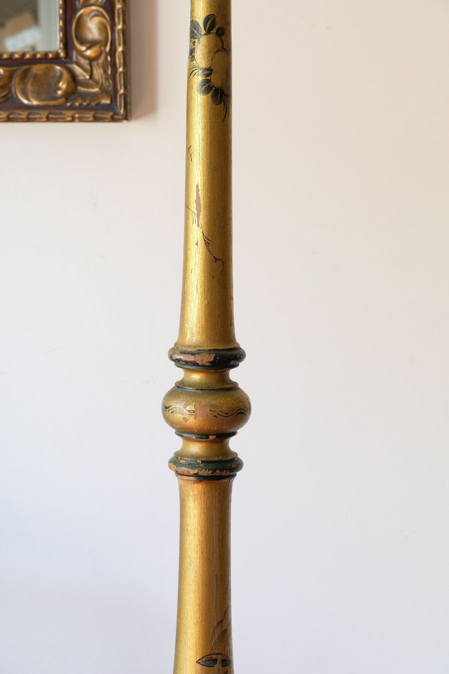 Chinoiserie standard lamp with giltwood and painted column