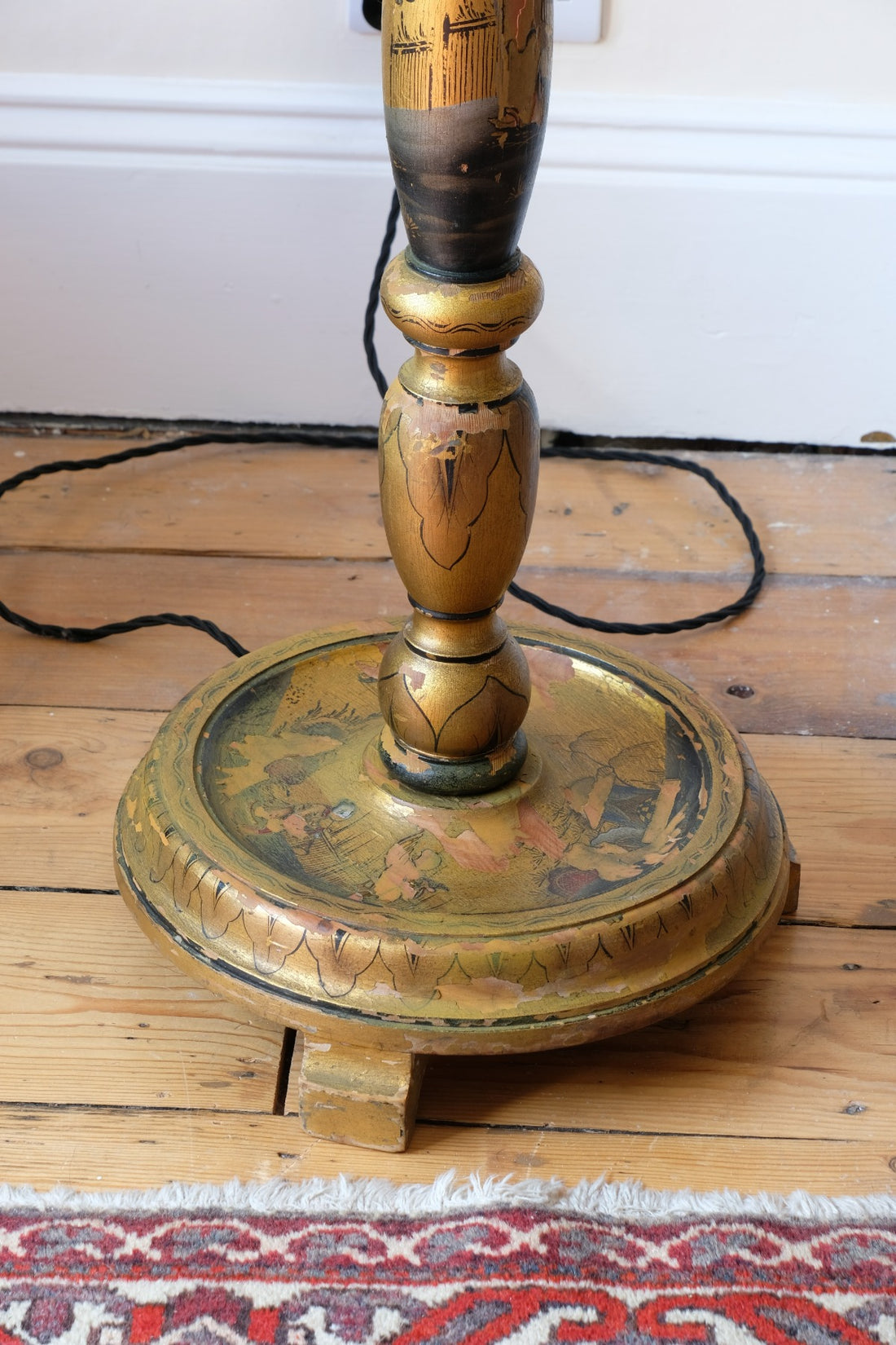Chinoiserie standard lamp with giltwood and painted column