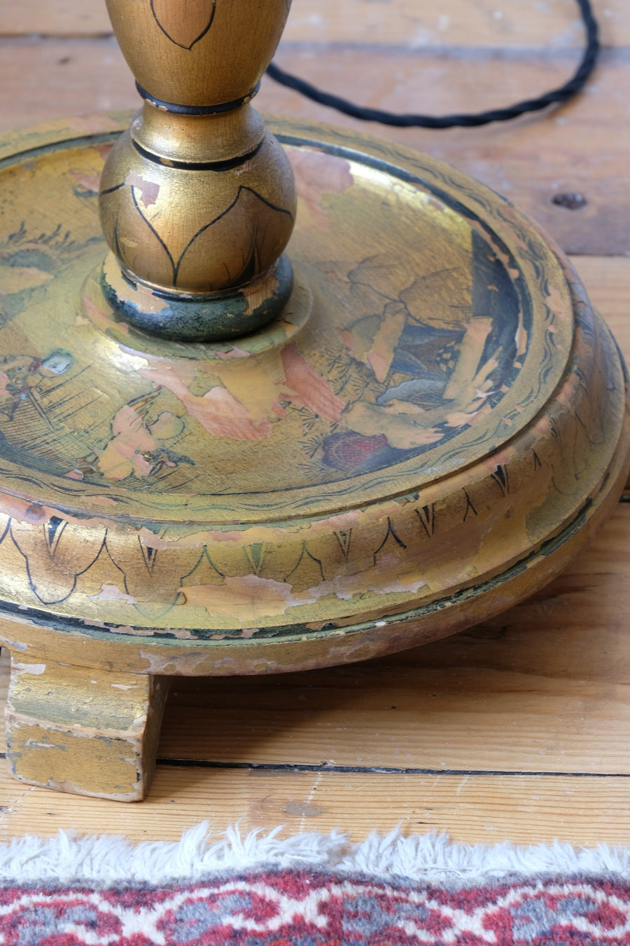 Chinoiserie standard lamp with giltwood and painted column