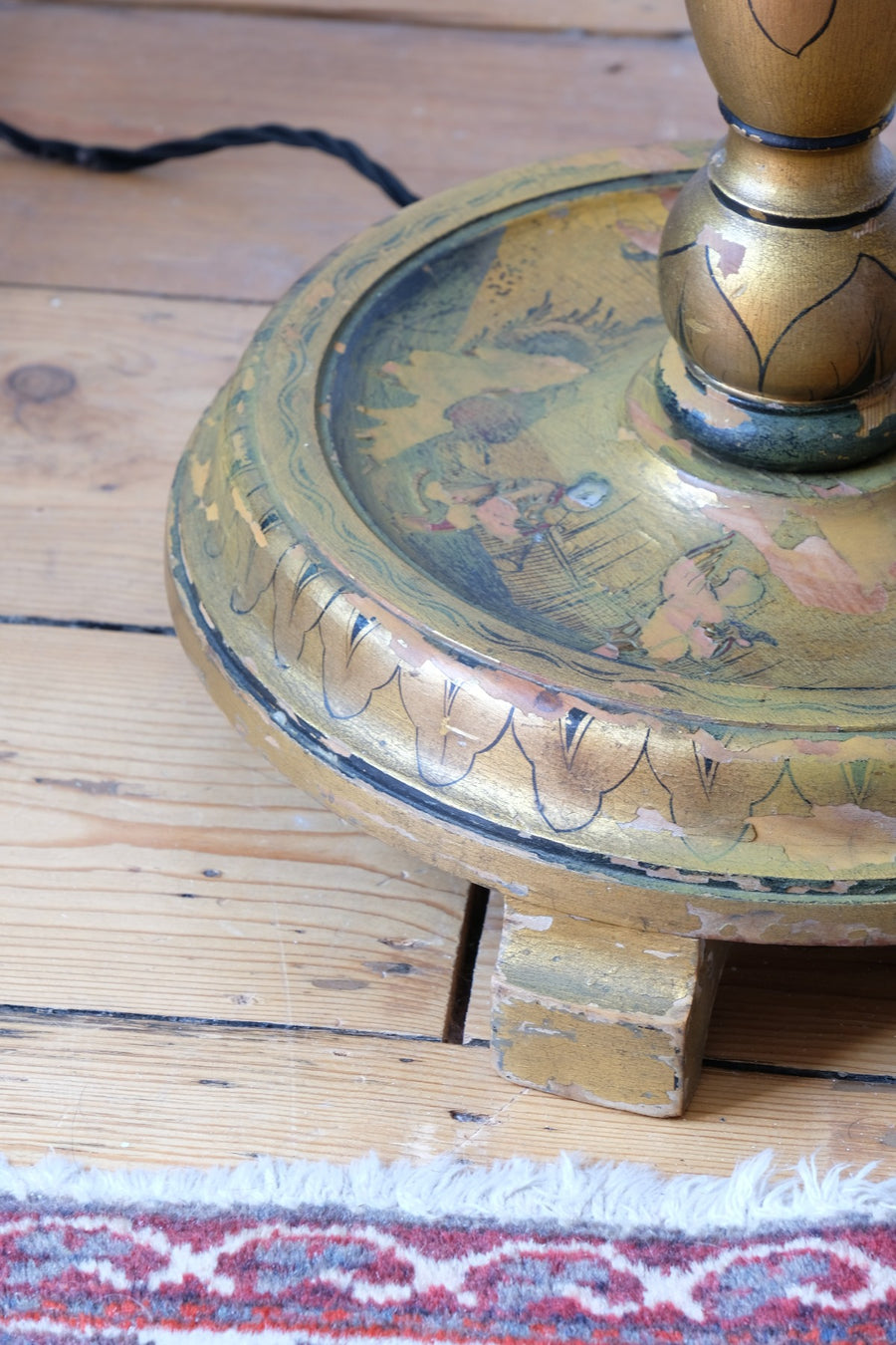 Chinoiserie standard lamp with giltwood and painted column