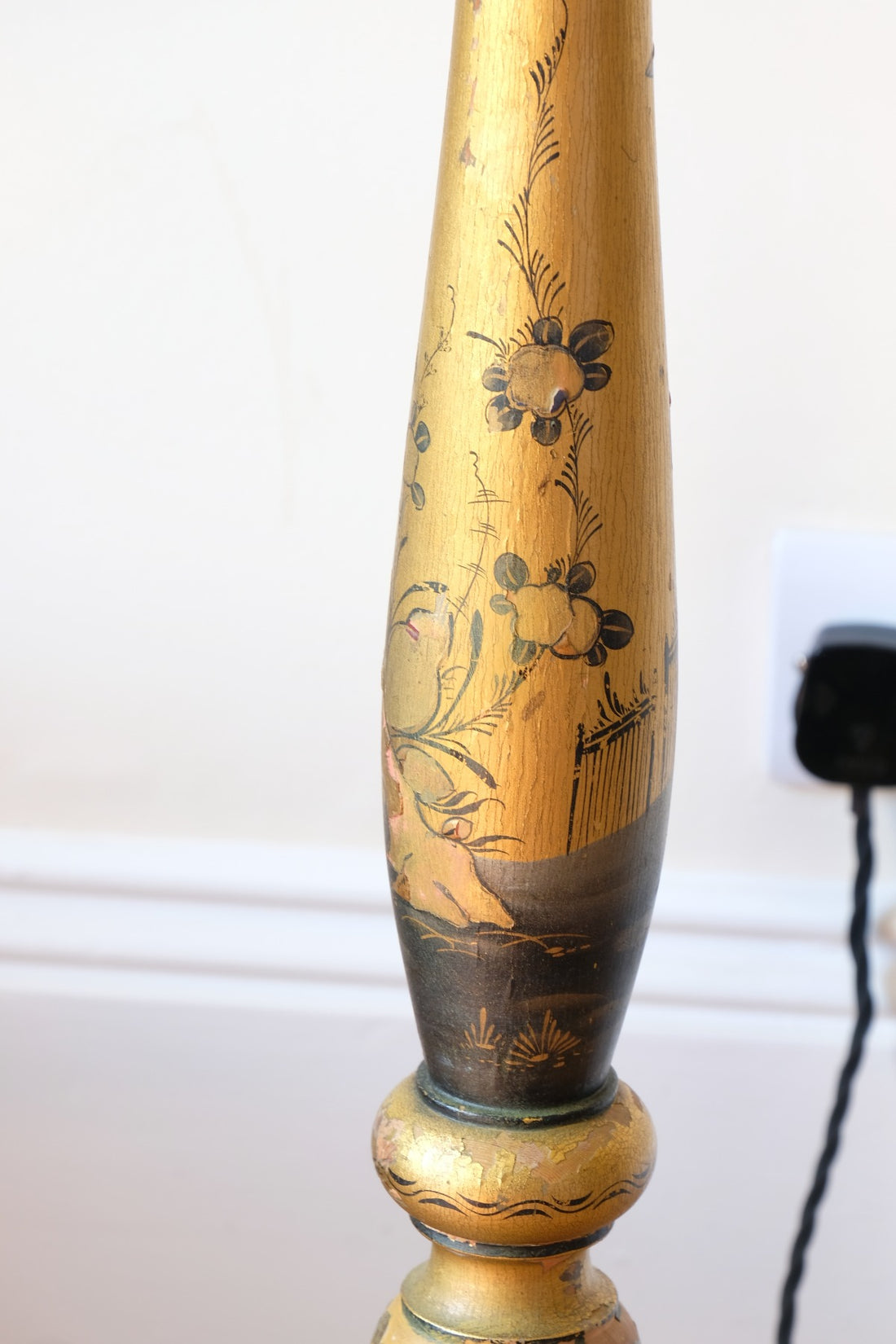 Chinoiserie standard lamp with giltwood and painted column