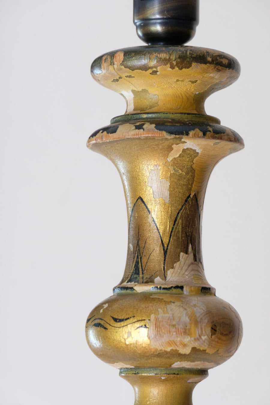 Chinoiserie standard lamp with giltwood and painted column