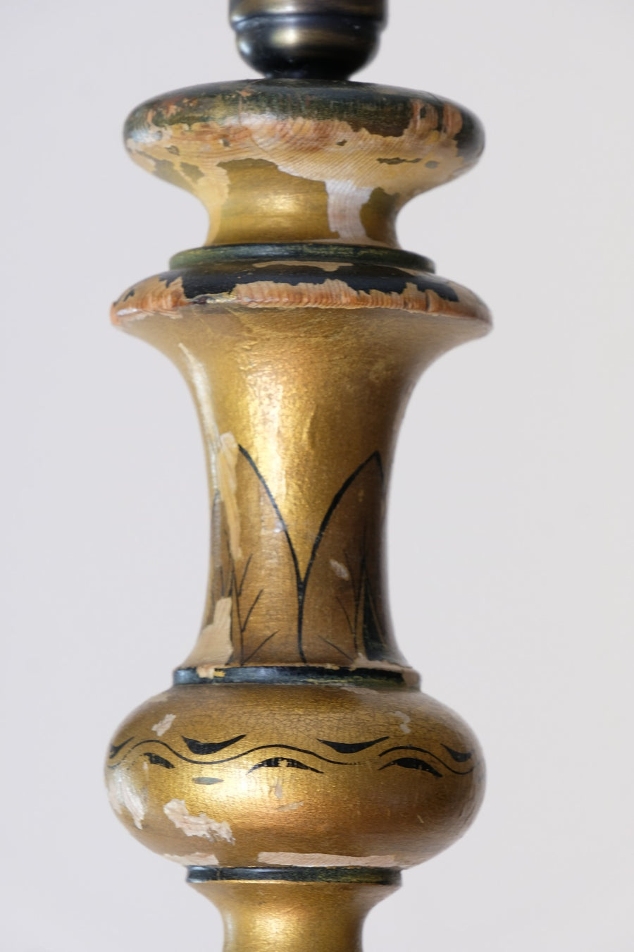 Chinoiserie standard lamp with giltwood and painted column