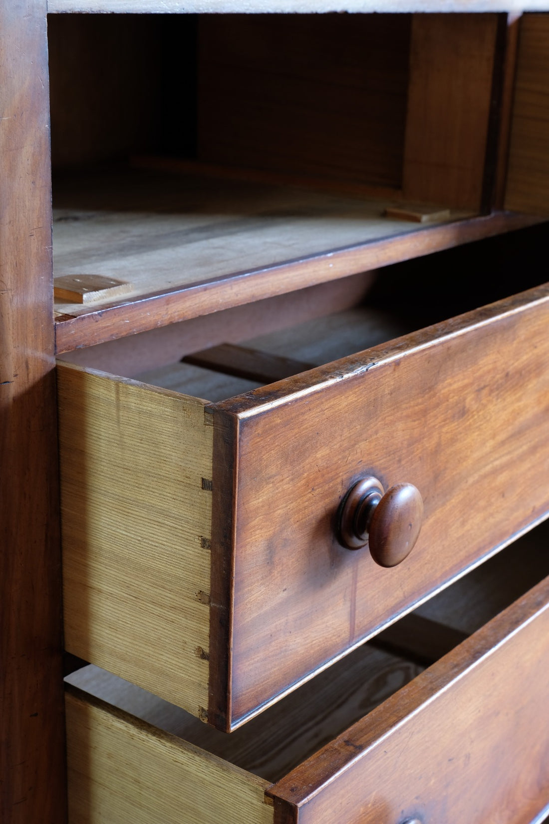 dovetail joints on drawer boxes - Victorian Mahogany Chest of Drawers – 2‑over‑3 Large Storage