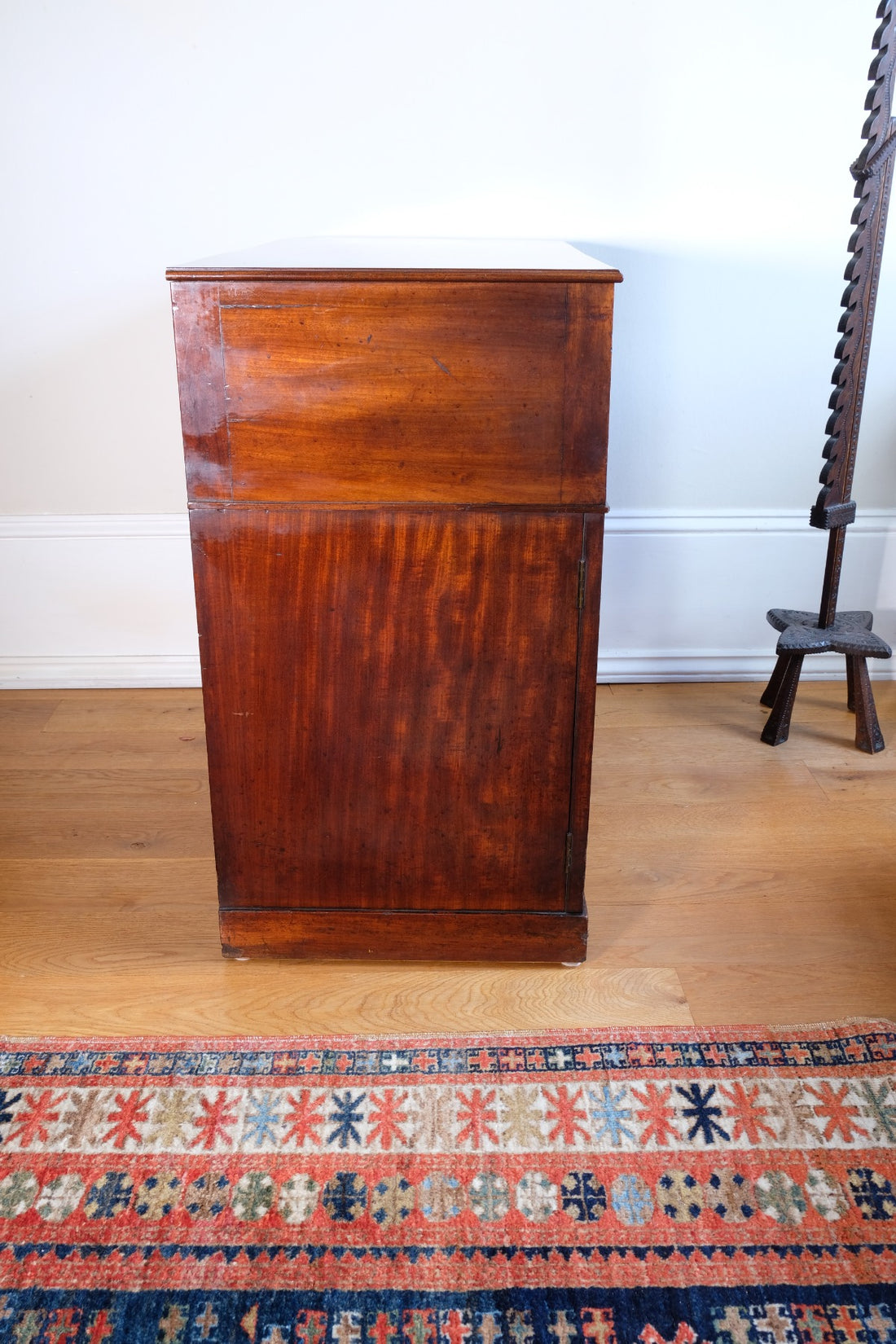 Antique George III Mahogany Sideboard – Multi-Drawer Cupboard Design