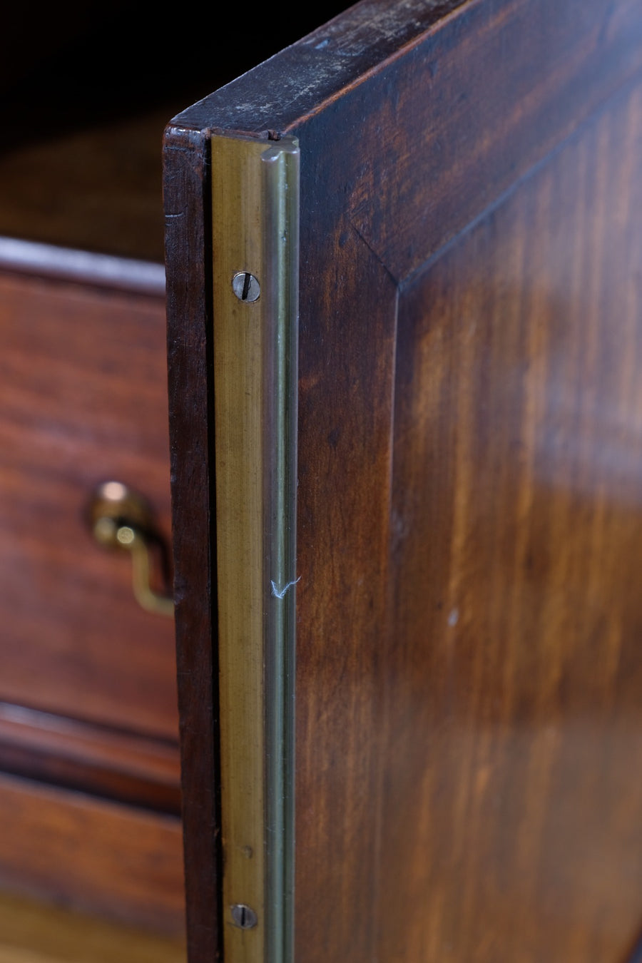 Antique George III Mahogany Sideboard – Multi-Drawer Cupboard Design