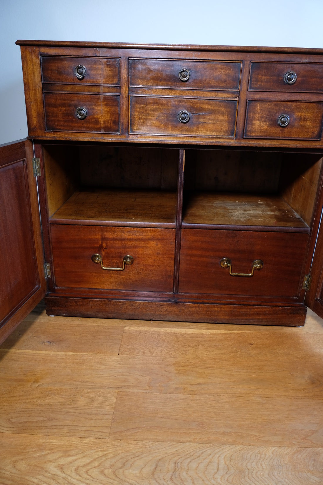 Antique George III Mahogany Sideboard – Multi-Drawer Cupboard Design