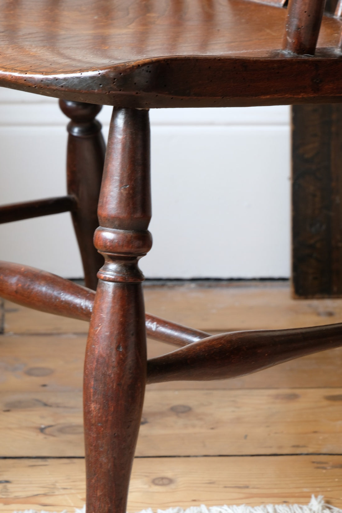 leg of a 19th Century Windsor Wheelback Armchair in Ash & Elm
