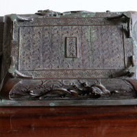 Studio mark 渡雲齋造 Tōun-sai zō on antique Japanese bronze vessel base