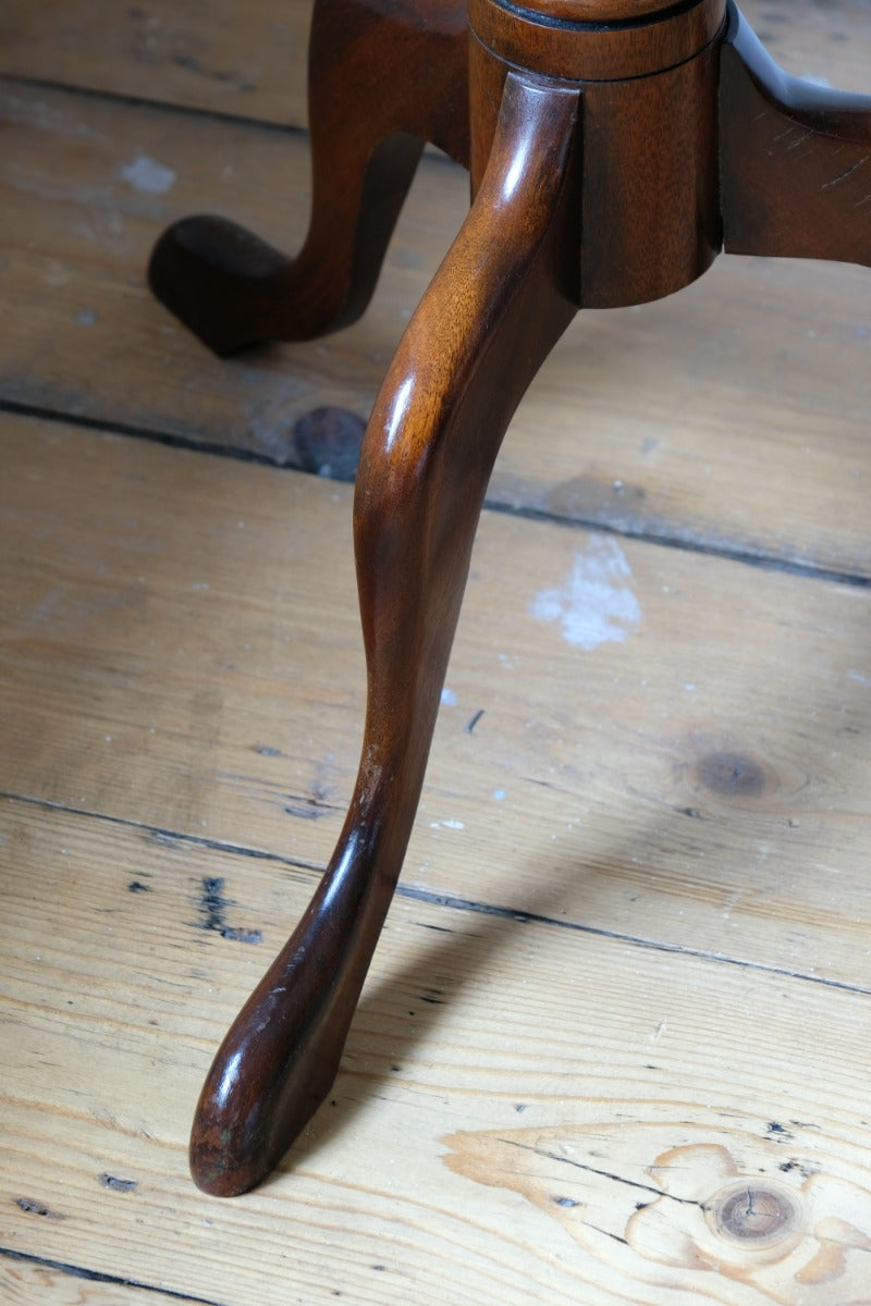 Mahogany Torchière Stand With Cabriole Legs