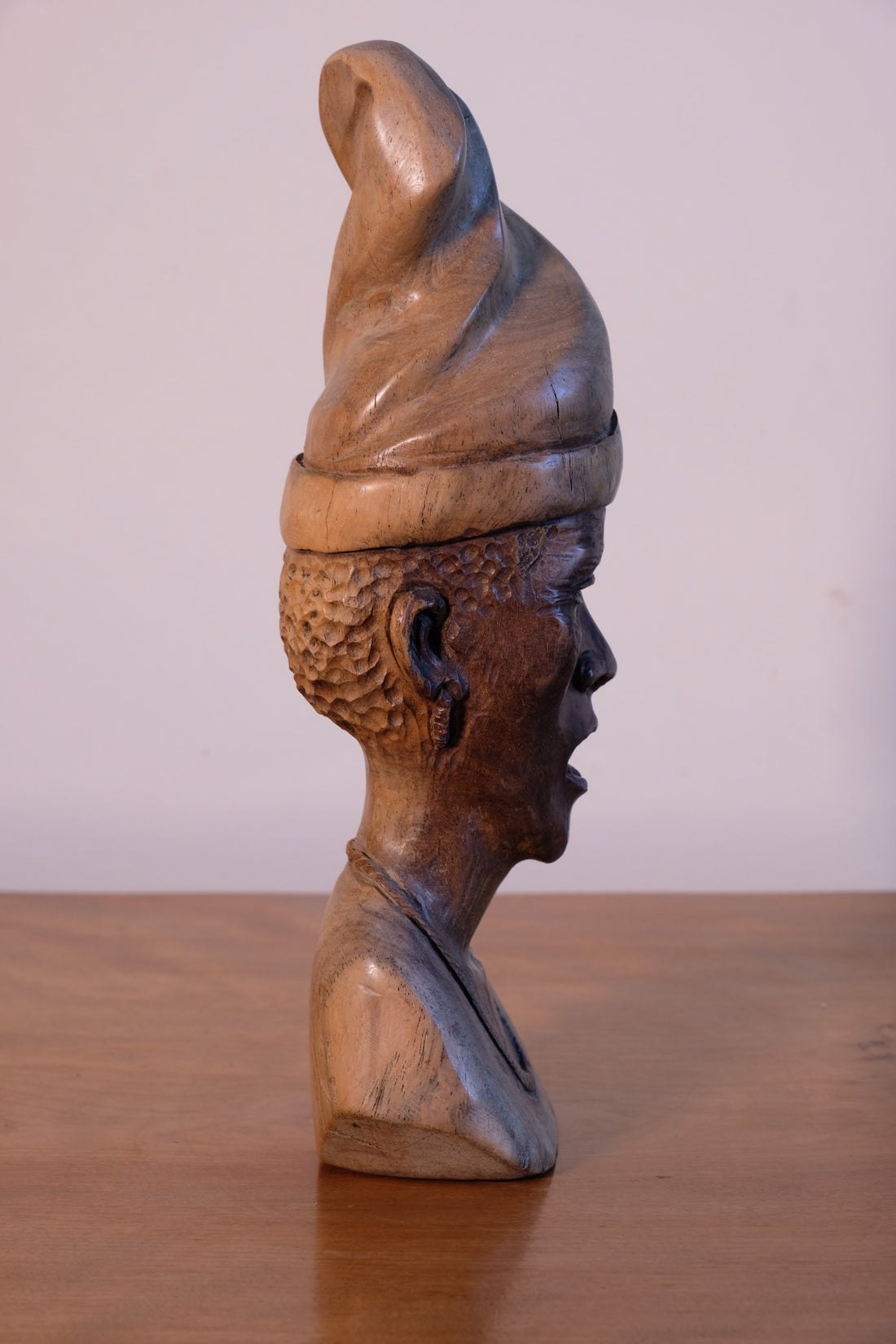 side view of a African Hand-Carved Wooden Bust Sculpture – Vintage Tribal Portrait Art (24.5cm)