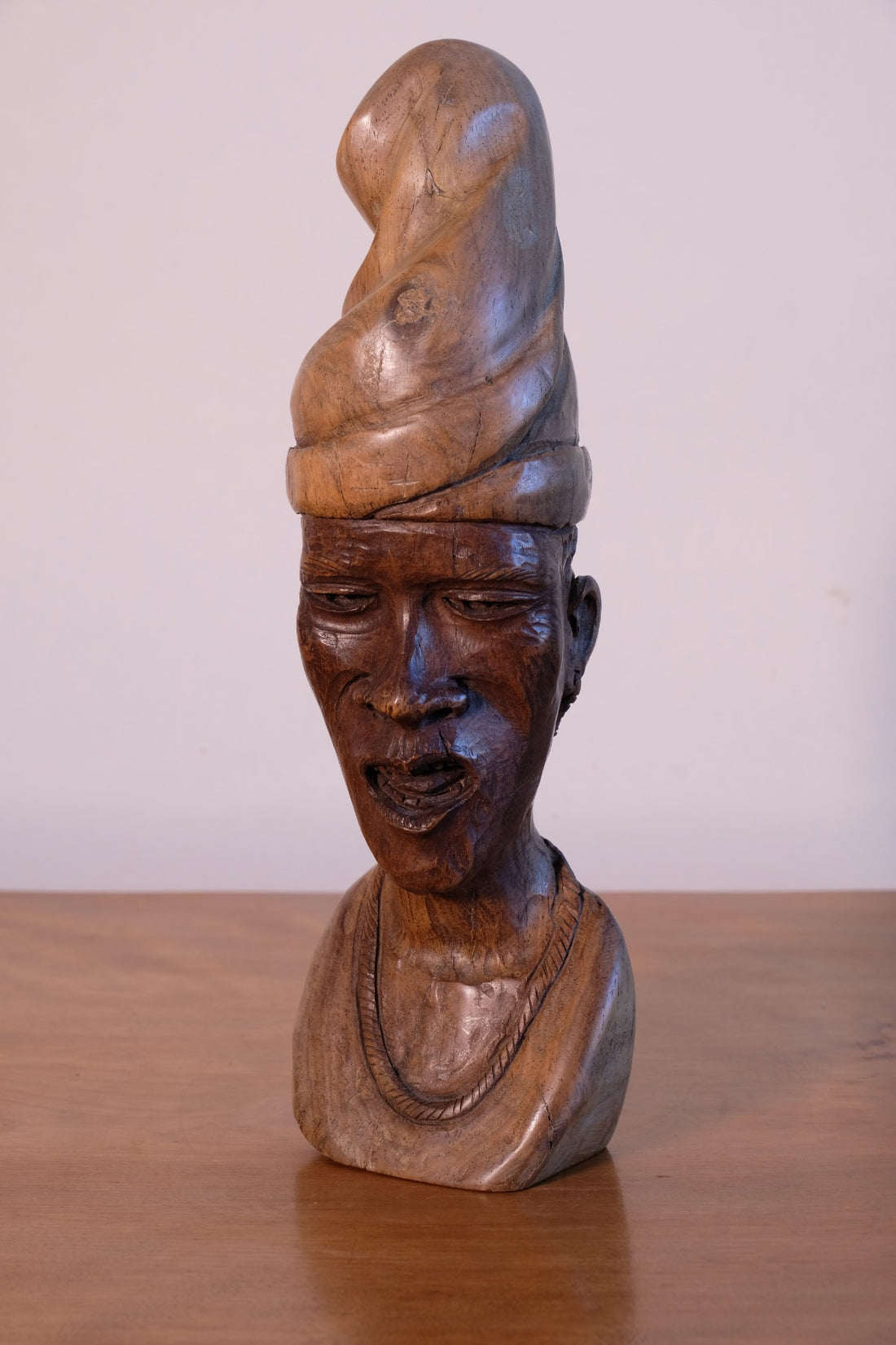 African Hand-Carved Wooden Bust Sculpture – Vintage Tribal Portrait Art (24.5cm)