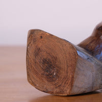 close up of the base and wood grain of a African Hand-Carved Wooden Bust Sculpture – Vintage Tribal Portrait Art (24.5cm)