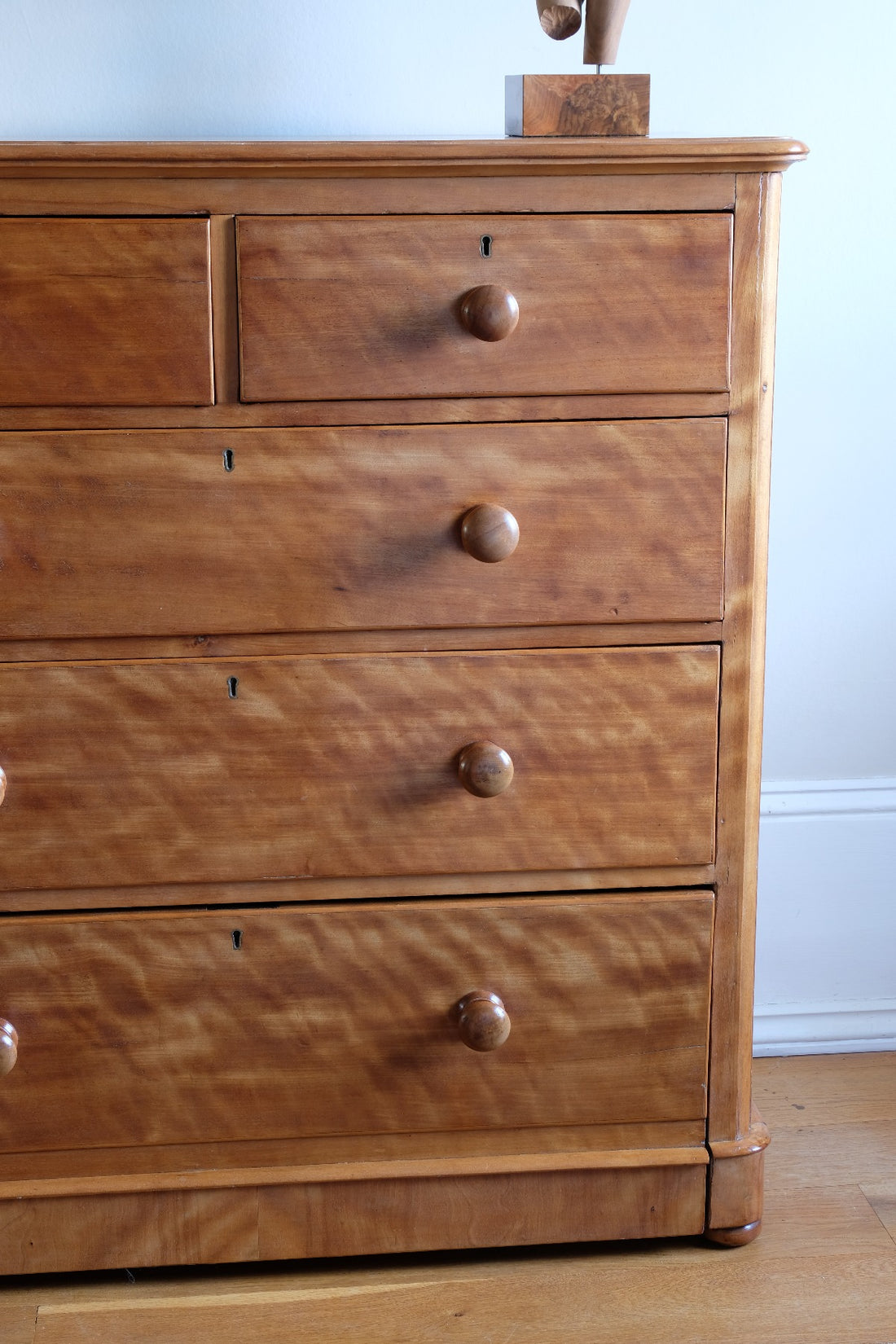 Victorian Scottish Satin Birch Chest Of Drawers With Plinth Drawer