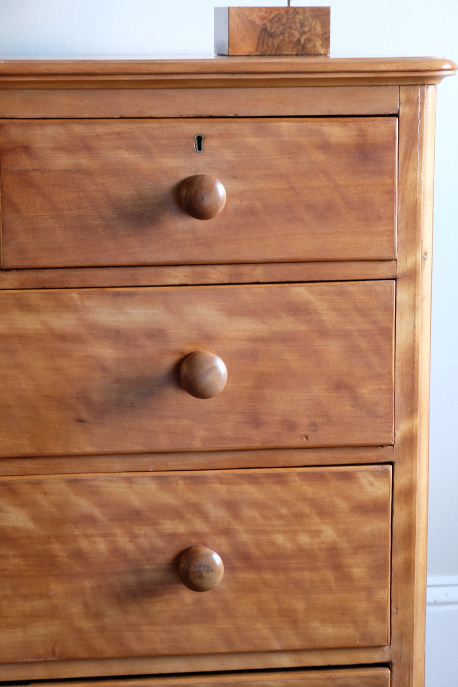 Victorian Scottish Satin Birch Chest Of Drawers With Plinth Drawer