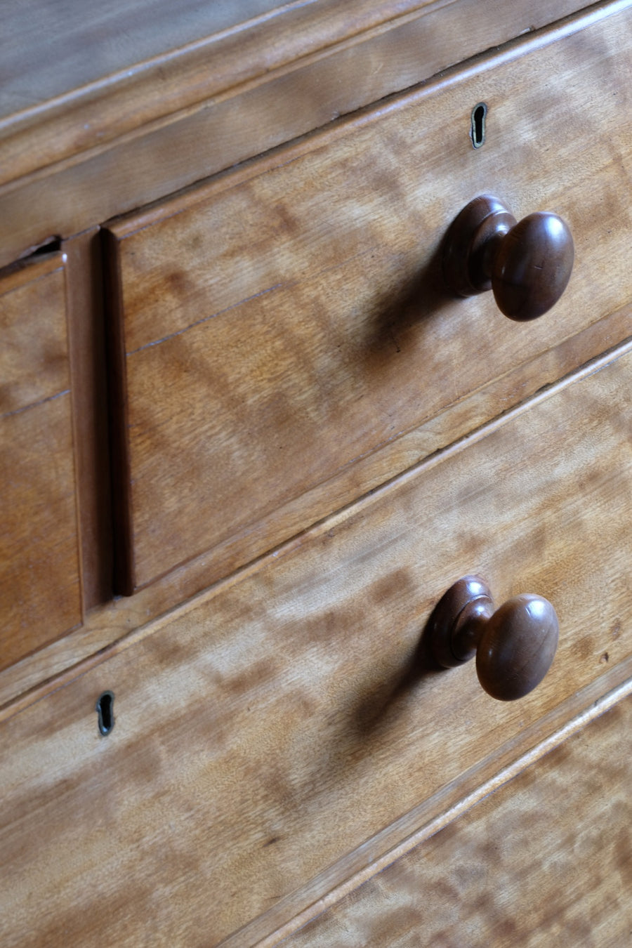 Victorian Scottish Satin Birch Chest Of Drawers With Plinth Drawer