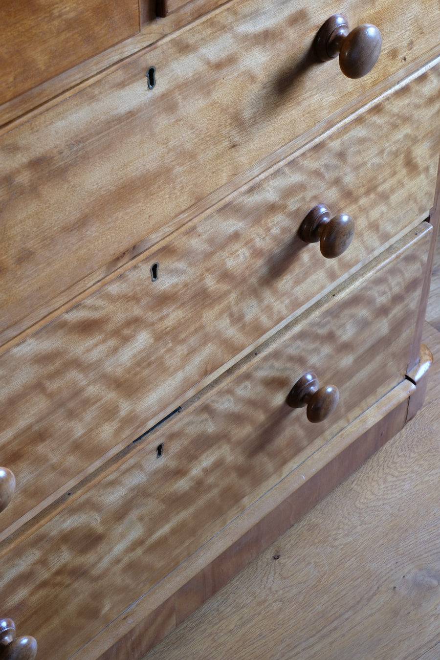 Victorian Scottish Satin Birch Chest Of Drawers With Plinth Drawer