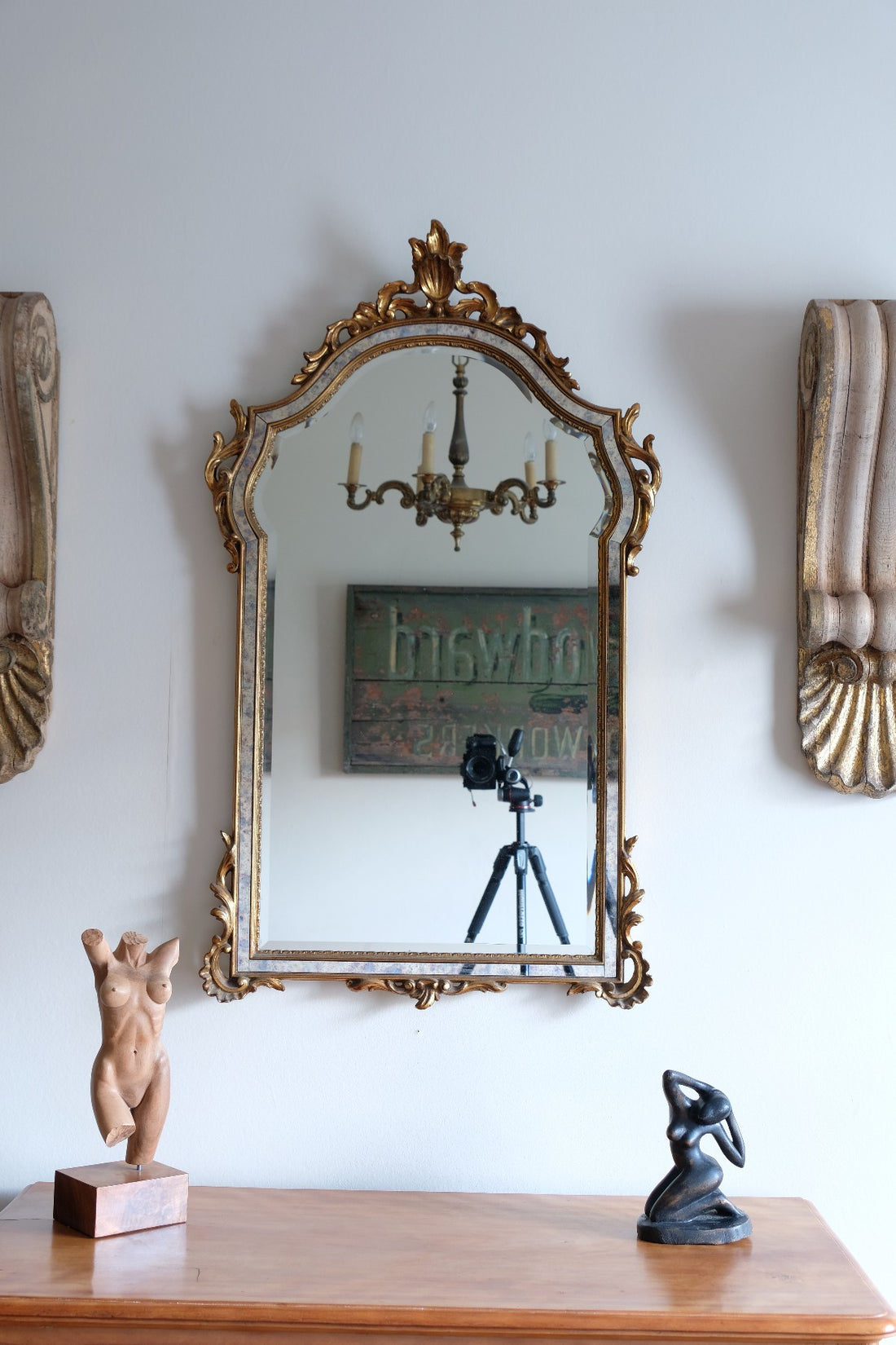 talian Baroque Giltwood Wall Mirror 1957