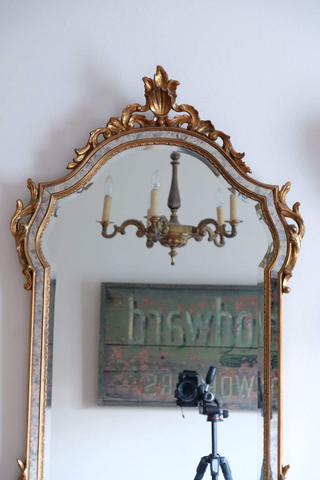 Close up of the ornate crest - Italian Baroque Giltwood Wall Mirror 1957