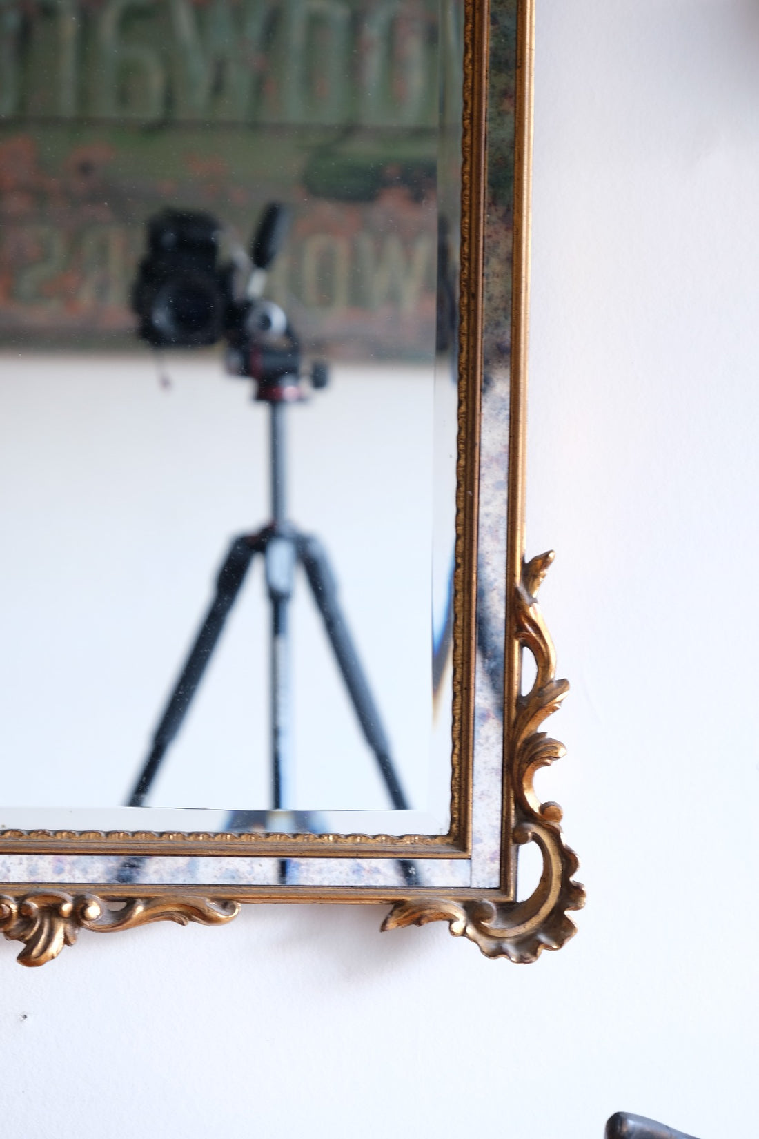 close up - Italian Baroque Giltwood Wall Mirror 1957