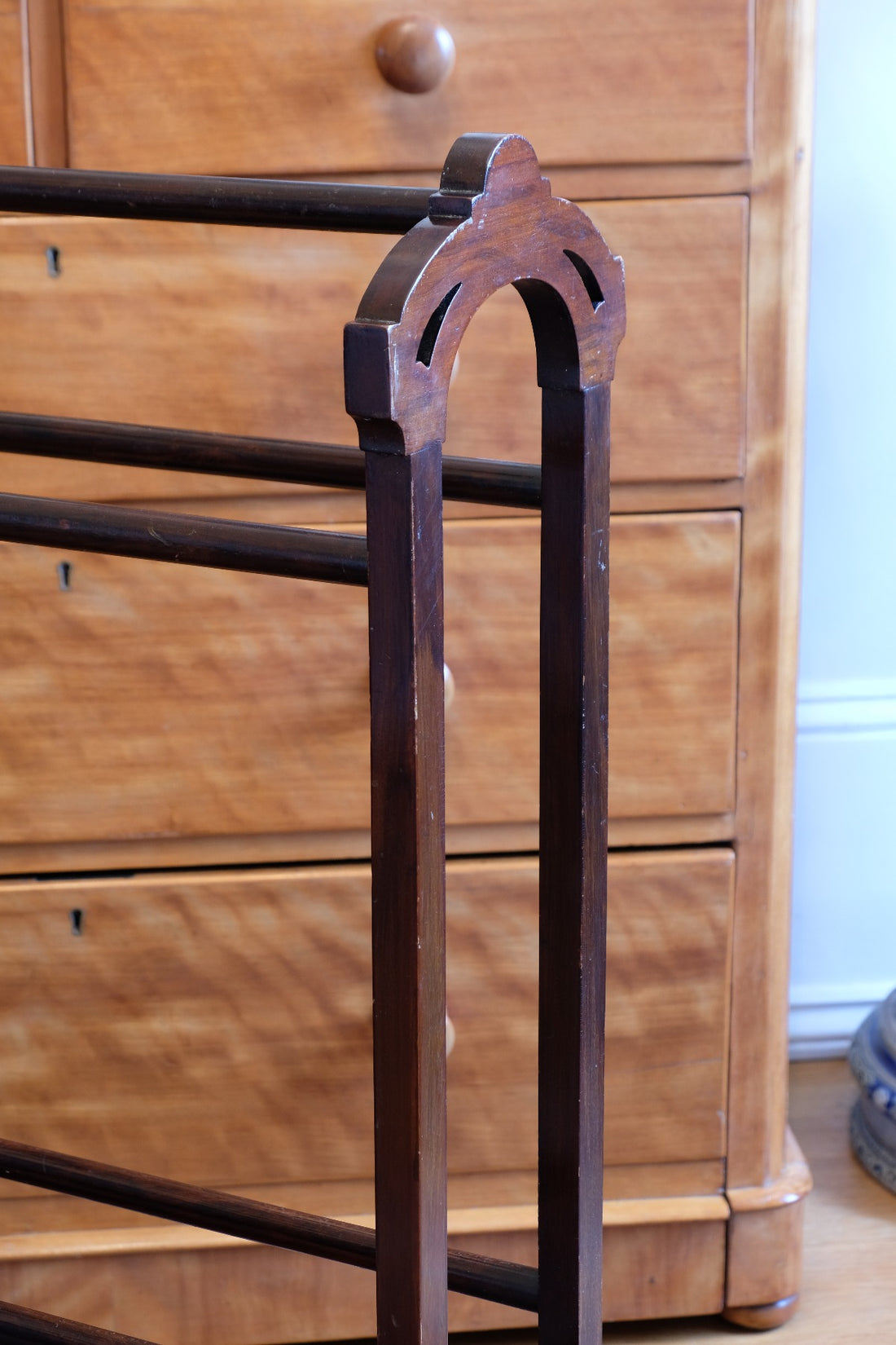 Fret work on a Victorian Inlaid Rosewood Towel Rail Clothes Horse Antique Stand