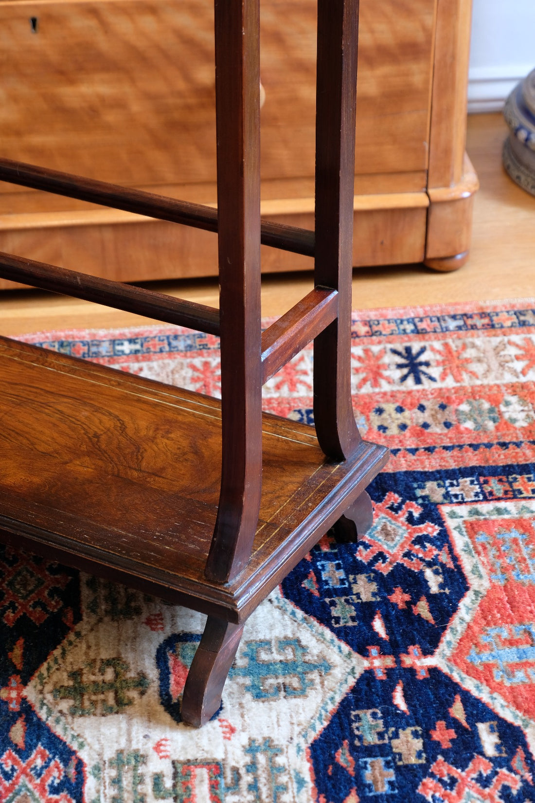 rosewood inlay base on the Victorian Inlaid Rosewood Towel Rail Clothes Horse Antique Stand
