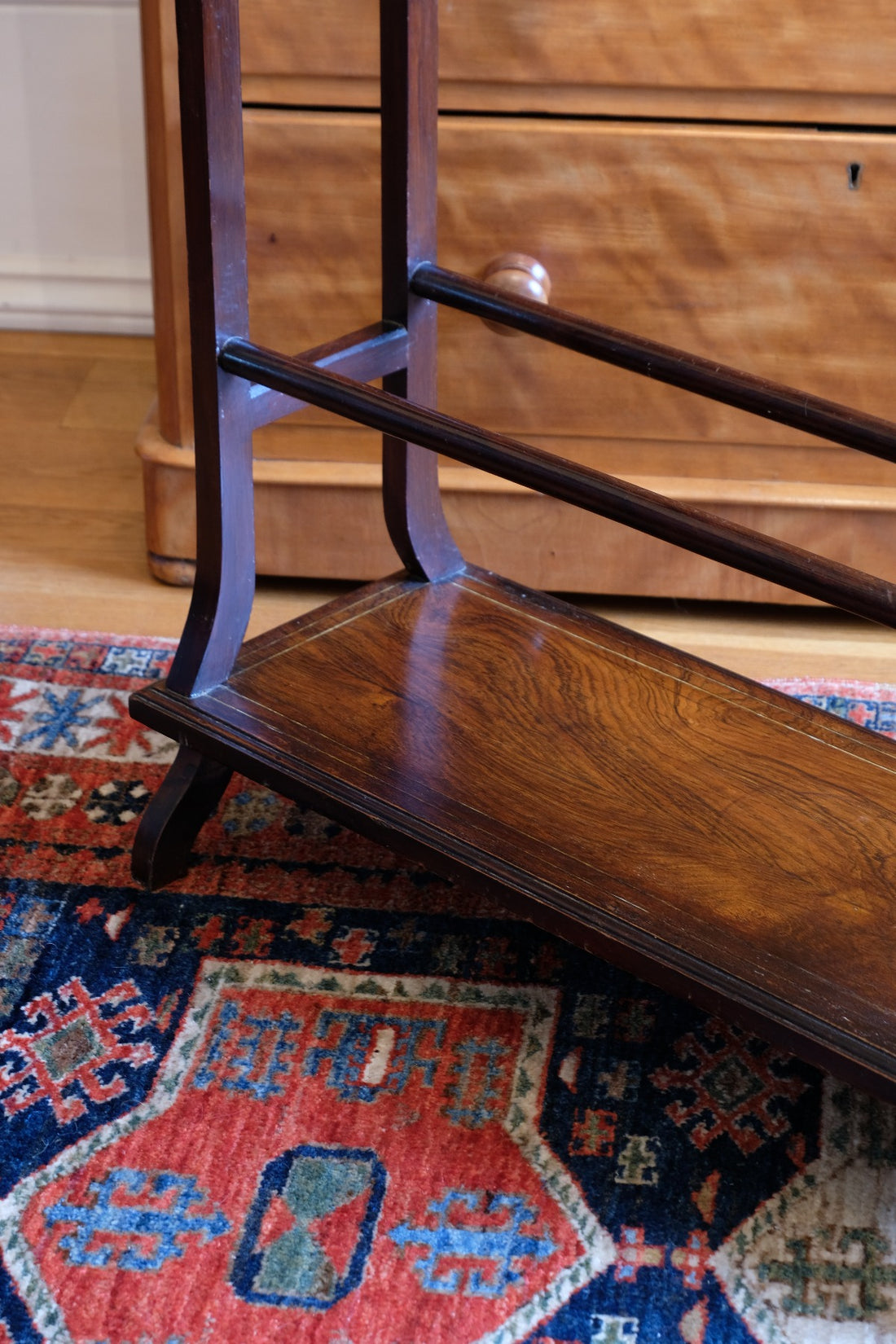 rosewood inlay base on the Victorian Inlaid Rosewood Towel Rail Clothes Horse Antique Stand